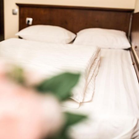 River Retreat Hotel Lotrioara ภายนอก รูปภาพ